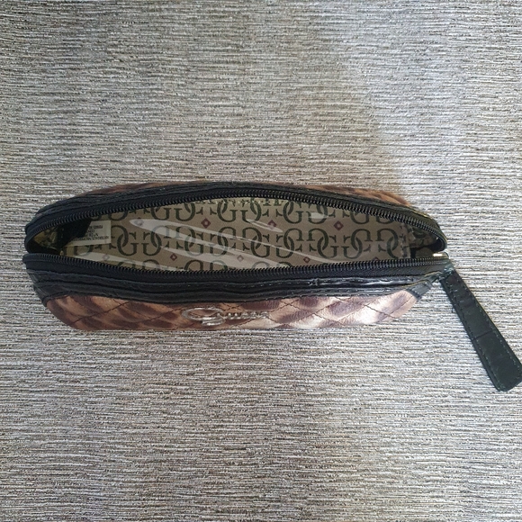 Set of Guess Tablet Case / Ipad Cover and Make-up Bag / Pencil Case - Picture 9 of 10